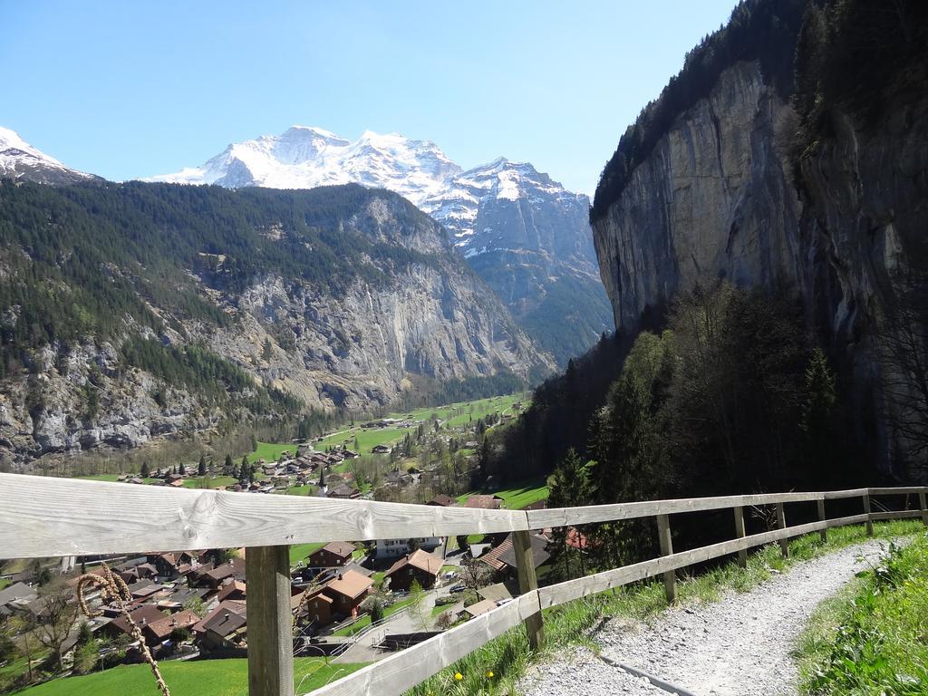 Base Cafe Apartment Lauterbrunnen Exterior photo